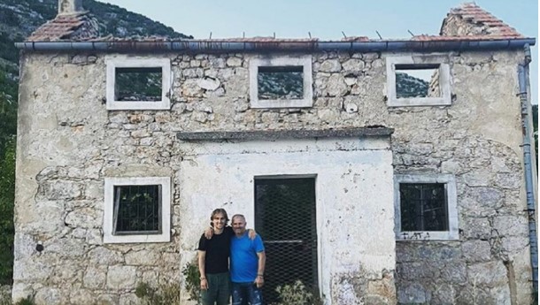 Modrić se s ocem slikao ispred kuće svog djetinjstva, koju su četnici spalili