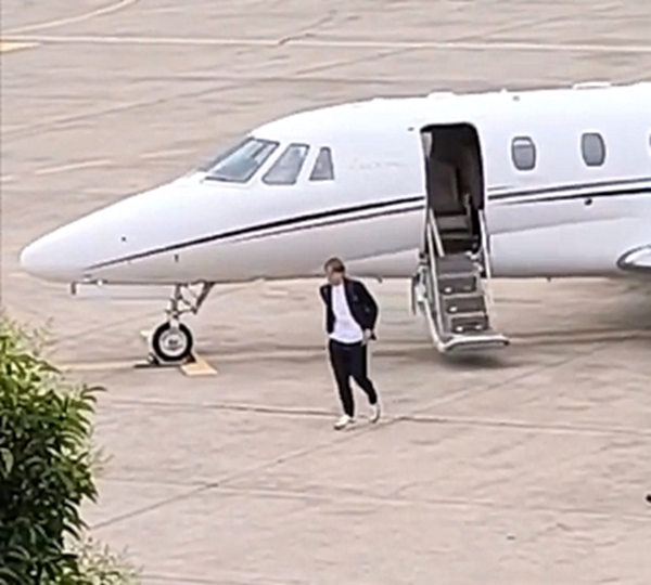 VIDEO Luka Modrić sletio je privatnim zrakoplovom u Hrvatsku i oduševio radnike na aerodromu