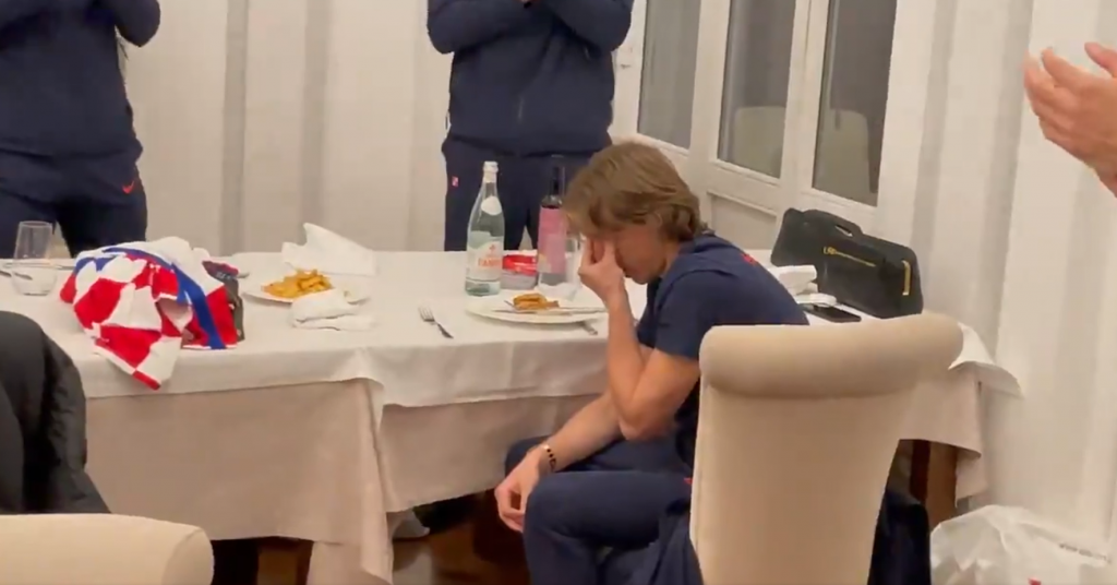 VELIČANSTVENI MAESTRO VIDEO: MODRIĆ U SUZAMA NAKON CIPRA! POGLEDAJTE MORE EMOCIJA I TRENUTAK KAD SU VATRENI RASPLAKALI KAPETANA