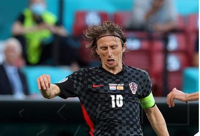 ‘Hrvatski’ mediji i dalje prvo bijelo polje na grbu proglašavaju ustaškim grbom, dok se HNS ispričava…