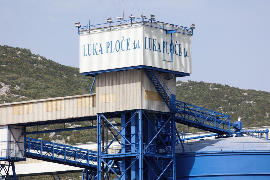 Razbijeno zločinačko udruženje: Prokrijumčarili 90 tona cigareta iz Dubaija