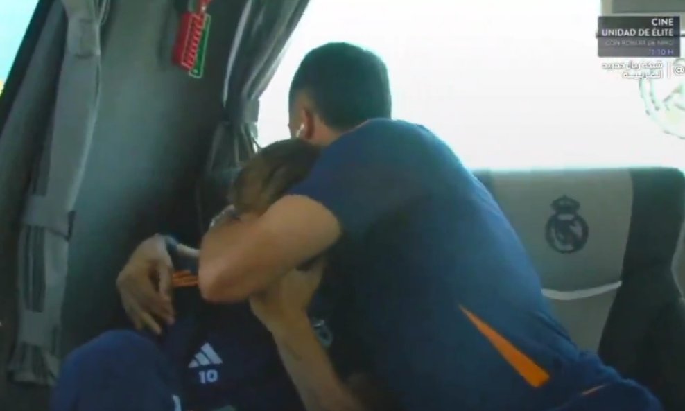 Objavljena snimka iz autobusa; Modrić plače, suigrač ga tješi