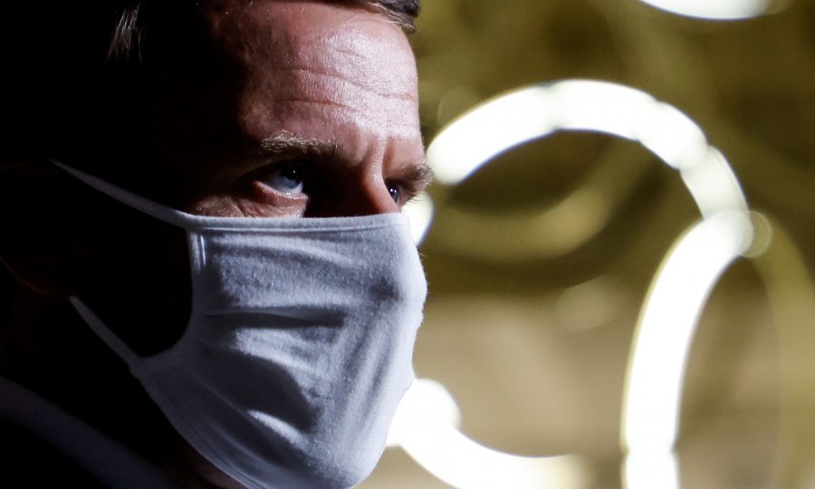 Macron: 'Reakcije u muslimanskom svijetu posljedica su gomile laži. U nekim zemljama karikaturistima su lomili ruke, a novinare ubijali i trpali u zatvor. To nije slučaj u Francuskoj'