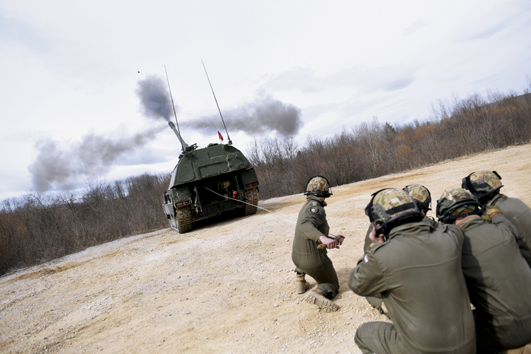 Prvo gađanje mađarskih posada na PzH 2000
