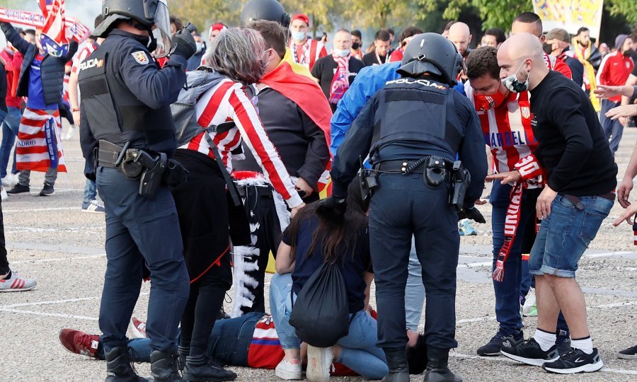 Kaos na ulicama Madrida; policija pendrecima na navijače Atletica, a gradonačelnik strahuje da bi posljedice proslave mogle biti strašne