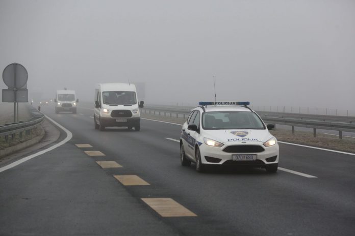 (VIDEO) Filmske scene na zagrebačkoj obilaznici: Policija zaustavila kombi pun sakrivenih migranata