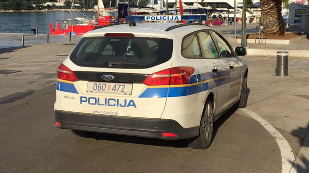 Noževima uništili aqua park: Napravili 69 rupa u 14 dijelova i izrezali cijelu vanjsku stranu