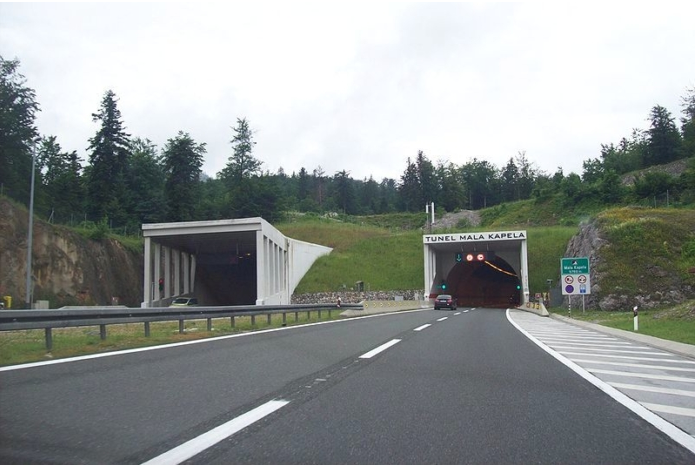 Vozilo u kvaru na A1 u tunelu Mala Kapela u smjeru Dubrovnika