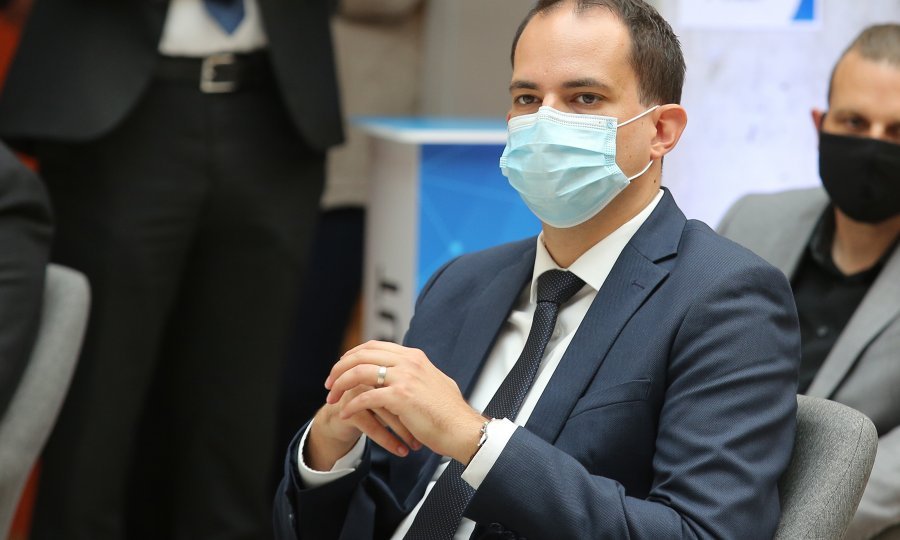 Ministarstvo uprave objavilo Upute za rad od kuće: Neposredan rad sa strankama samo kada na drugi način nije moguće