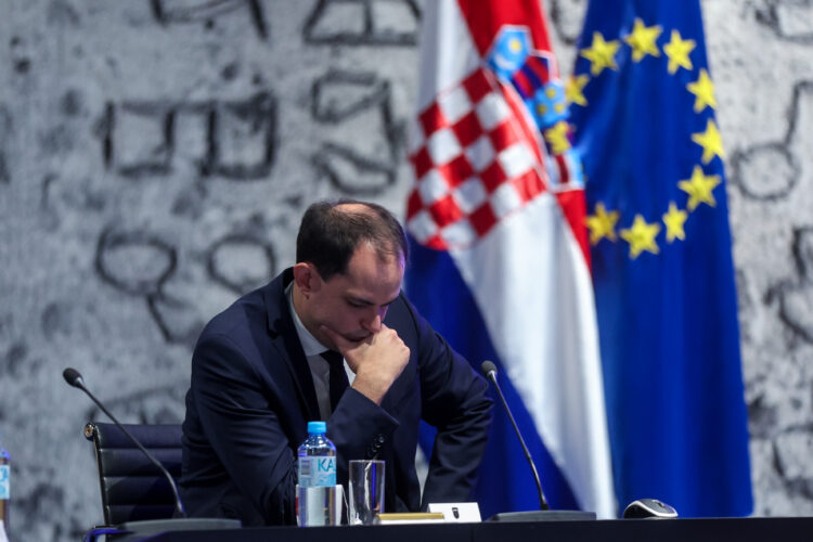 I državni odvjetnici odbili Vladu, traže garancije!