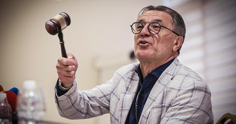 Nekada je sudske presude diktirala Partija. Danas ih diktirati mogu bjelosvjetski šarlatani, klaunovi i kriminalci. Zemlji koja je to sebi dopustila treba provjetravanje