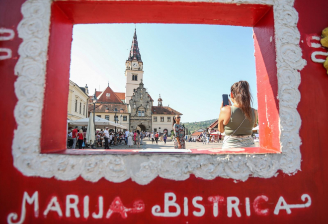 (FOTO) POGLEDAJTE KAKO SE SLAVILA SVETKOVINA VELIKE GOSPE DILJEM HRVATSKE: Marijanska svetišta puna vjernika, u Sinju čak i neslužbena procesija
