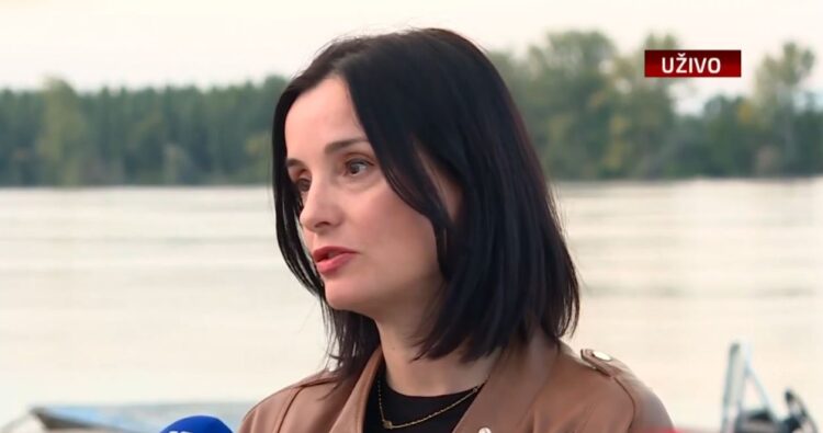 Vikendaško naselje potpuno je poplavljeno. Ministrica Vučković objasnila zašto se neka mjesta ne brane