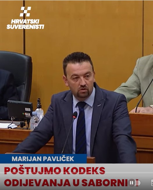 ‘NISMO NA SVINJOKOLJI!’ Pavliček oprao Možemo, ‘ugledajte se na konobare, spremačice i stražare’: ‘Benčić izgleda kao da ide na plažu’