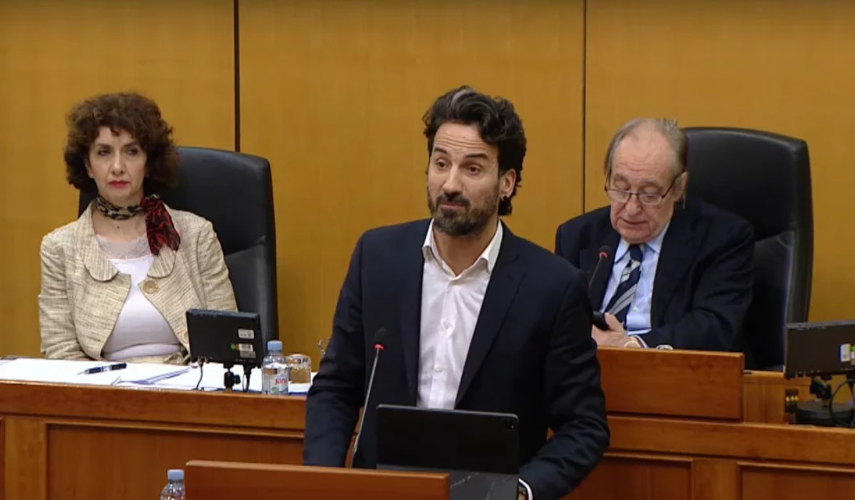 Miletić zagrmio u Saboru: Zamislite da je Thompsonov gitarist optužen za trgovanje djecom. Pa zapalili bi ga na lomači