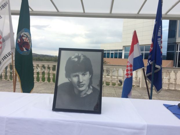 UBOJICU RANJENOG BRANITELJA NAGRADILI SMO MILIJUNSKOM ODŠTETOM!