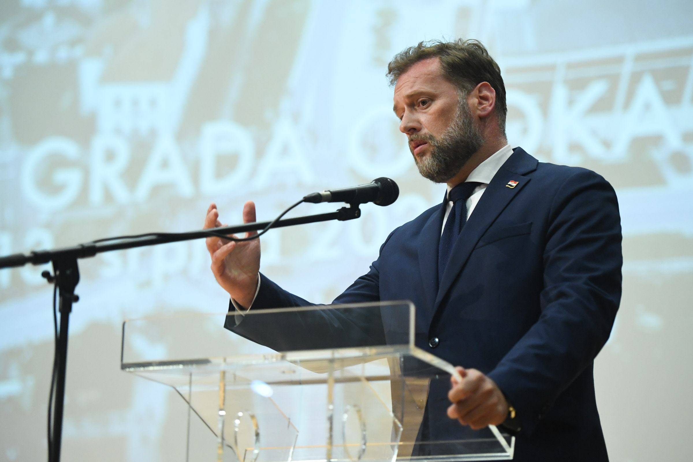 Nakon pada zrakoplova, ministar Damir Krstičević podnio ostavku, a Banožić?