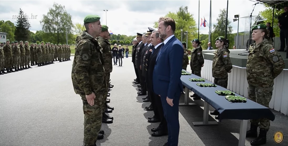 BANOŽIĆ ČESTITAO PRIPADNICIMA HRVATSKE VOJSKE: ‘Hrvatska zaslužuje svoju, jaku i modernu vojsku’