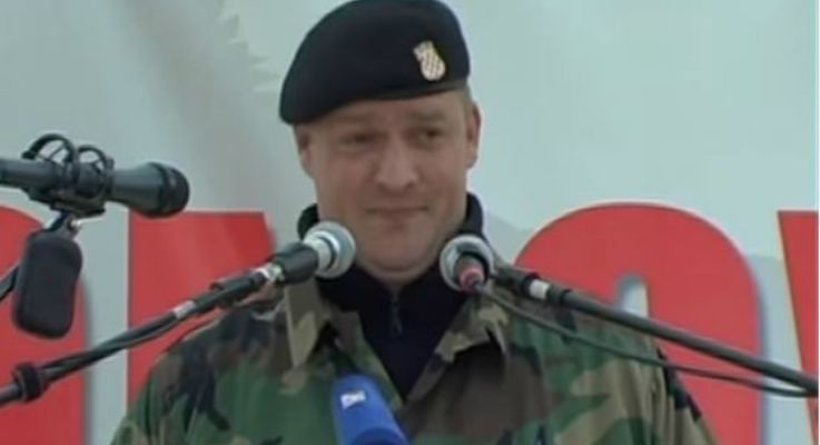 BRANITELJ OŠTRO O INCIDENTU U KNINU! ‘Čudimo se tome , a Frljić je zastavu gurao u šu*ak’