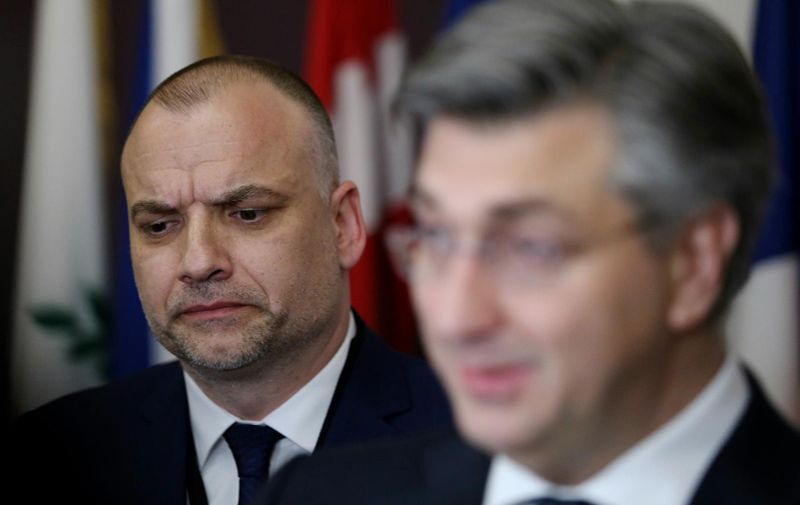 HDZ danima gura tezu o 'grupama koje se naoružavaju i žele srušiti vlast'. SOA: 'Ekstremizma je kod nas malo'