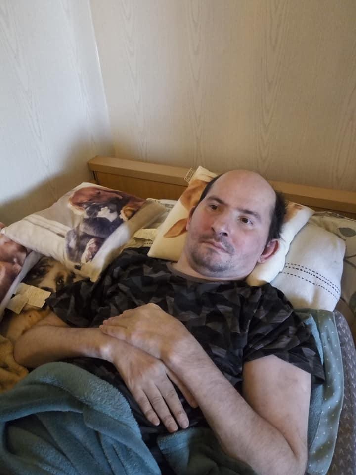 POMOZITE BAREM S JEDNOM STERILNOM GAZOM: “Vjerujemo da imate srce i da nećete okrenuti leđa mom sinu heroju“