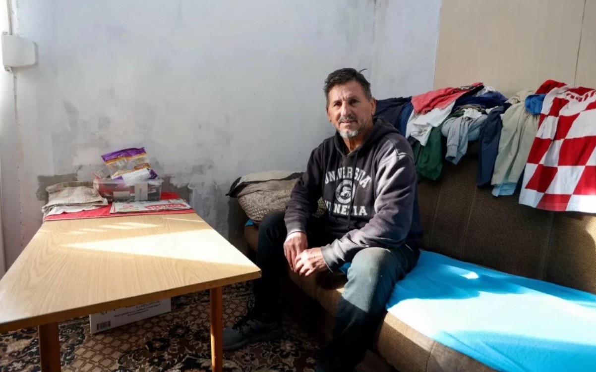 Hrvatski branitelj živi u 15 kvadrata i zarađuje 160 eura mjesečno: 'Radim kad nešto uskoči'