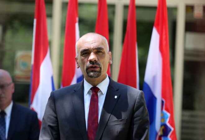 JELIĆ POSLAO MILANOVIĆU BRUTALNU PORUKU OKO PROSLAVE OLUJE U KNINU! Prisjetio se i napada na sebe: ‘Ne želim znati tko mi je stavio nož pod grlo i pištolj na čelo!’