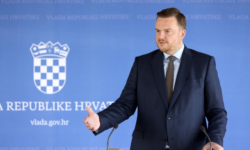 NOVA POSKUPLJENJA  Primorac: 'Cijene plina i struje će porasti 10-15 posto'