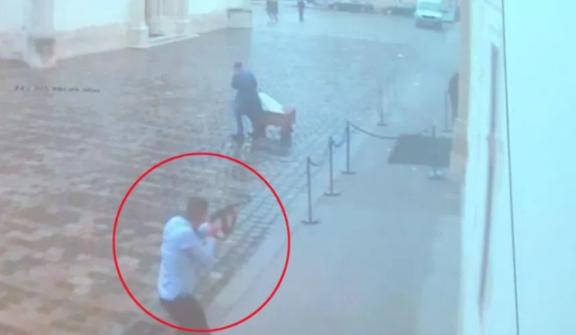 Policija upala u kuće Bezukovih prijatelja