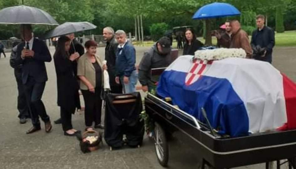 FOTO: POČIVAJ U MIRU BOŽJEM SINIŠA MATAIJA RAMBO. Obitelj i suborci ispratili su vukovarskog heroja na vječni počinak…