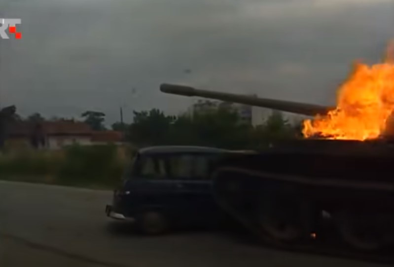 02. srpnja 1991. – Građani Zagreba stali pred tenkove ‘JNA’ iz ‘Maršalke’ (VIDEO)