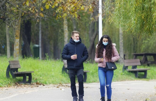 ŠVEĐANI PROTIV NOŠENJA MASKI: Evo zašto ih njihovi stručnjaci odbacuju i što predlažu umjesto njih