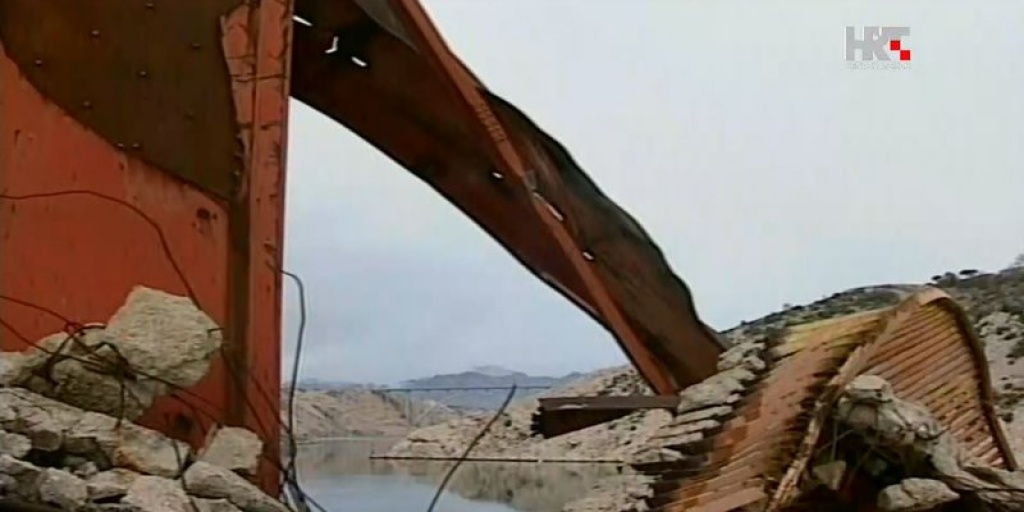 21. studenog 1991. srušen Maslenički most