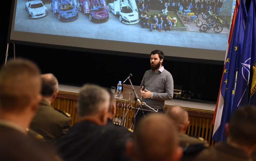 Mate Rimac održao predavanje kadetima na Hrvatskom vojnom učilištu ‘Dr. Franjo Tuđman’