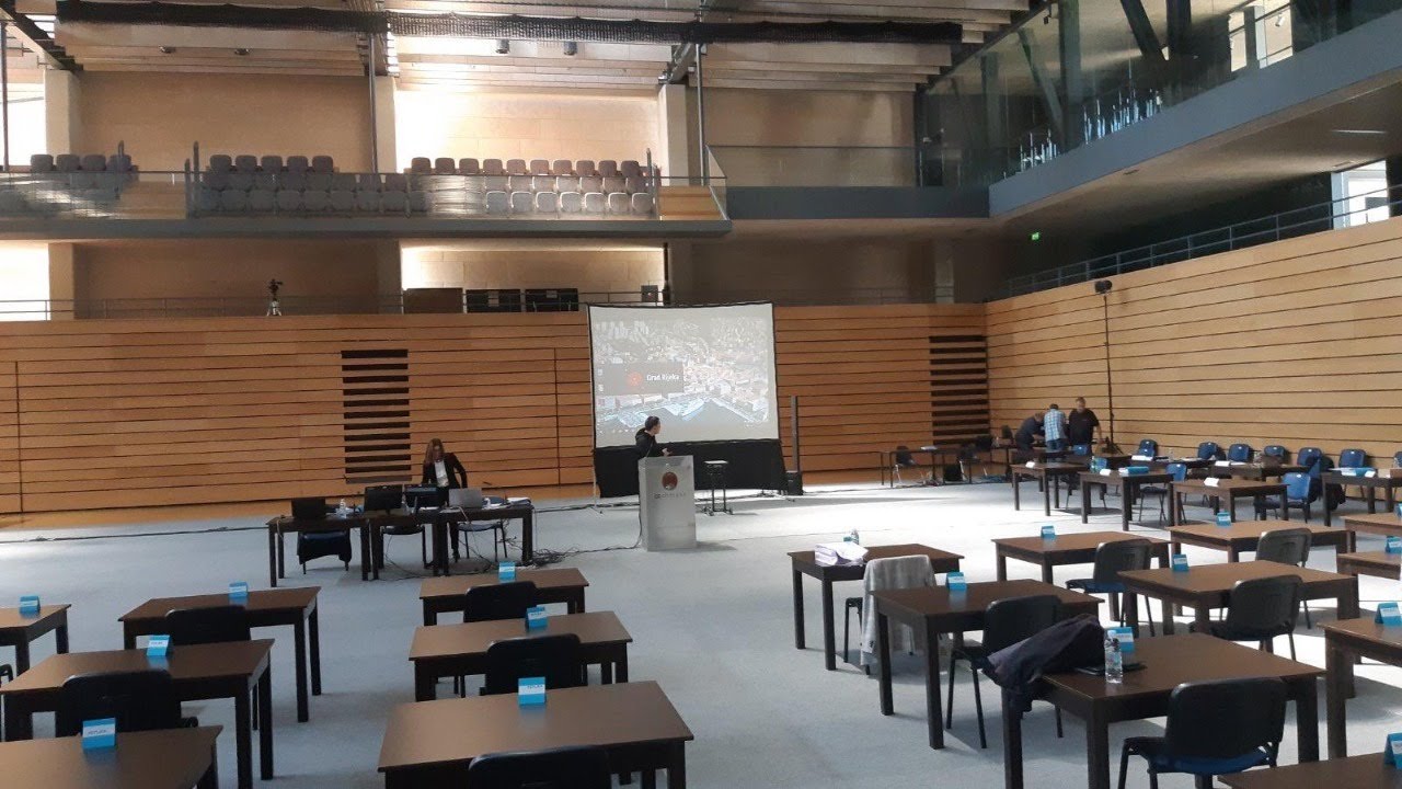 (VIDEO) Pogledajte snimku divljanja riječkog gradonačelnika Obersnela: Vijećnicu Ivonu Miličević nazvao “alapačom” i poručio joj da ne s**e!