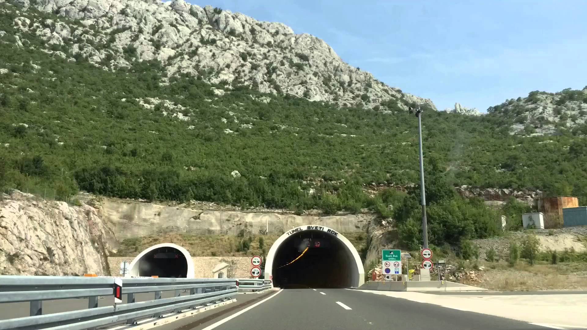 U TUNELU SVETI ROK BUKNUO POŽAR: Obustavljen sav promet, policija i vatrogasci na terenu