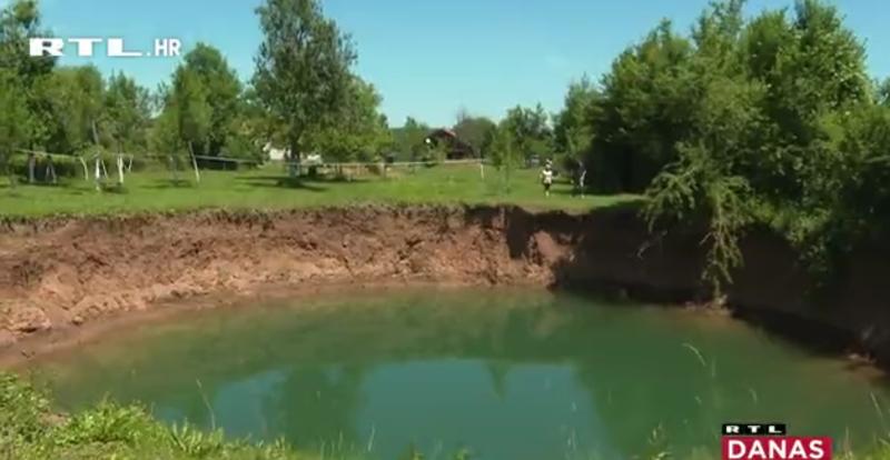 BBC o fenomenu vrtača na Banovini nakon potresa: Zemlja je postala poput švicarskog sira