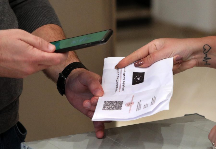 Medicinska sestra iz Zagreba krivotvorila i prodavala covid-potvrde, uhićena je