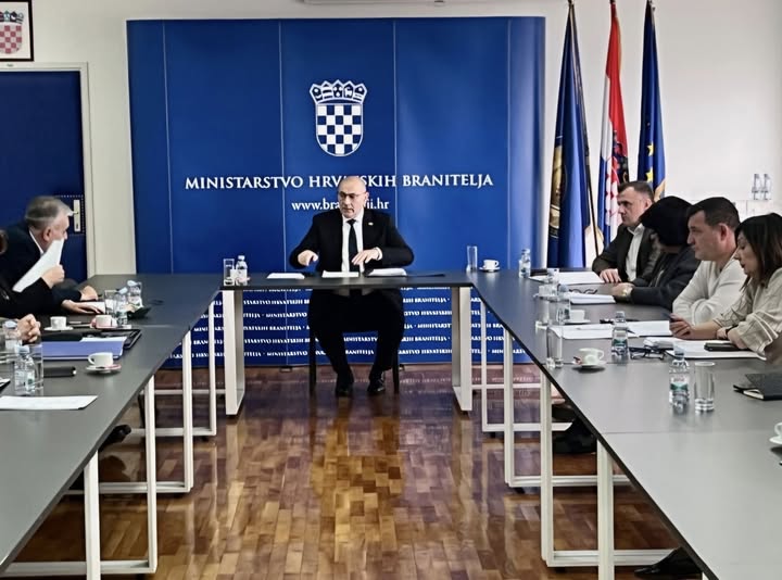 Ministar Medved s predstavnicima Udruge 100 % HRVI