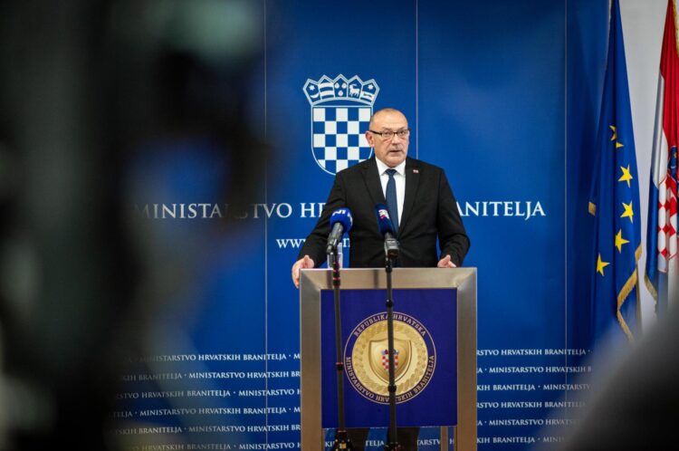 Medved: S gnušanjem odbijam svaku sumnju na bilo kakvu korupciju