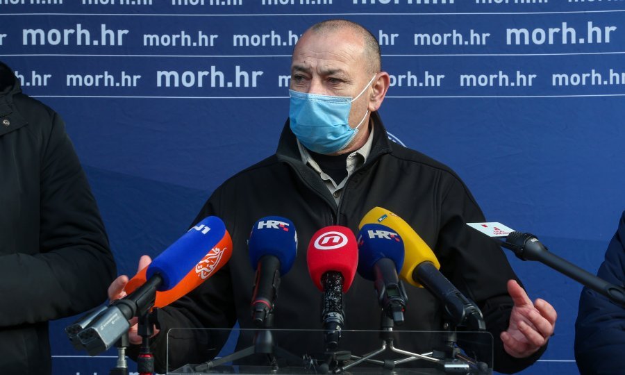 Tomo Medved opovrgava da oni koji nemaju crvenu naljepnicu na kući neće dobiti ručak