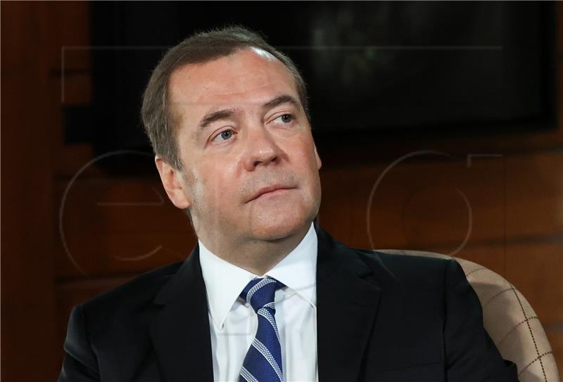 Medvedev: Bilo kakvo zadiranje u Krim bit će objava rata Rusiji, te prijeti Treći svjetski rat