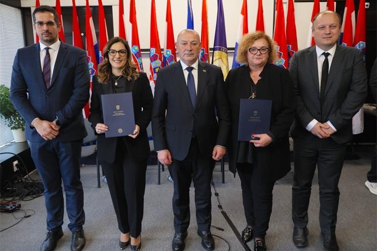 Uručeni su sporazumi za posjet učenika iz BiH Vukovaru i priznanja učenicima za najbolje priče o Domovinskom ratu