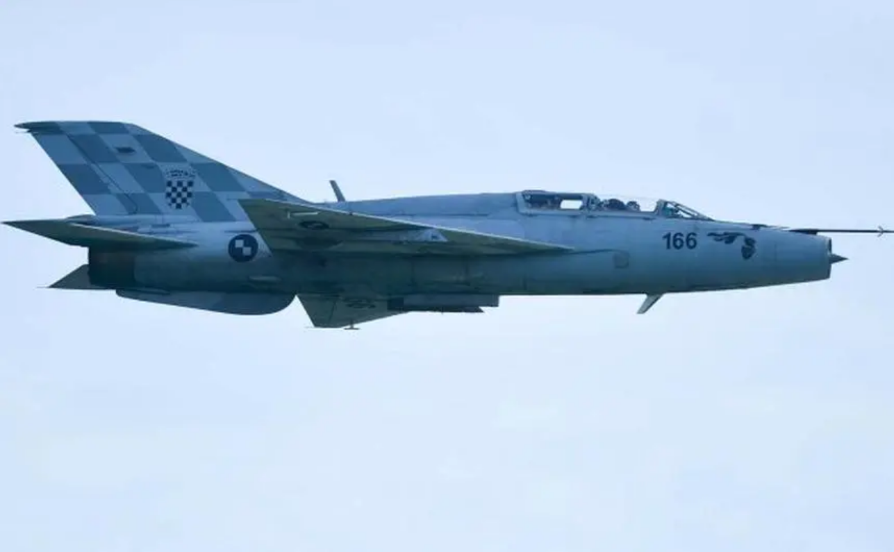 Lovački avioni lete iznad šest županija, moguće probijanje zvučnog zida