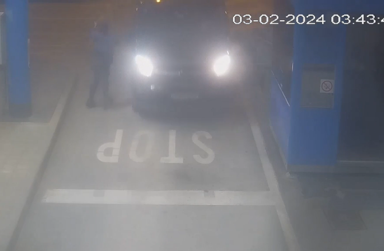 VIDEO Švercali migrante: Mladić probio ogradu na granici s RH, drugi umalo zgazio policajku!