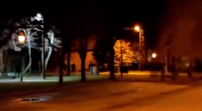 (VIDEO) RAT MIGRANATA U VOJVODINI, PUCALO SE IZ KALAŠNJIKOVA! Jedan mladić ranjen