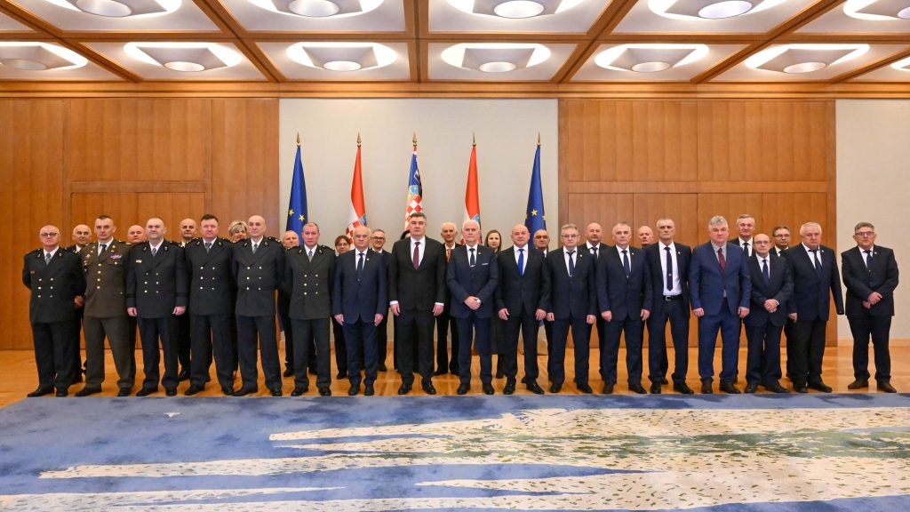 Klub ratnih zapovjednika predstavio predsjedniku Milanoviću Monografiju 5. gardijske brigade Hrvatske vojske „Sokolovi“