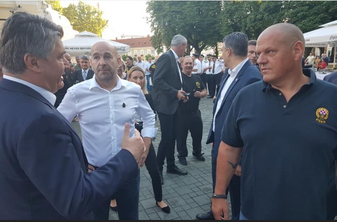 SUSRET U KARLOVCU MILANOVIĆ NA STRANI HRASTOVA KOJI ZA RATNI ZLOČIN MORA PLATITI MILIJUNE! ‘Svaka čast, predsjednik ljudski shvaća problem’