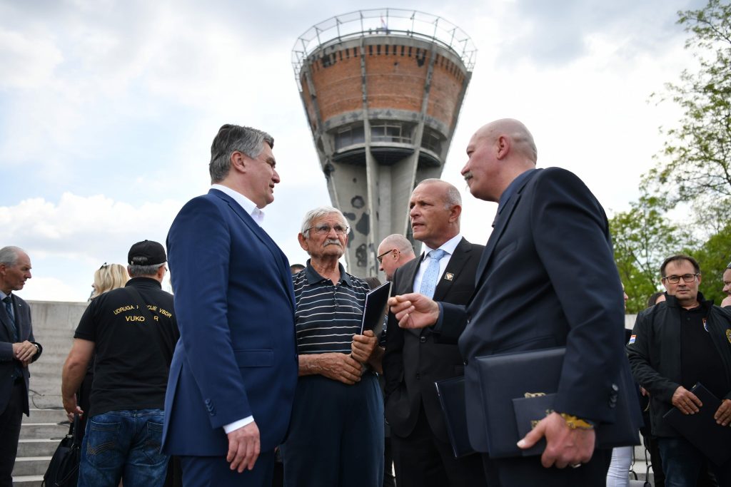 Jutarnji list u čudu zbog Josića: ‘Milanović odlikovao razbijača ploča na ćirilici’