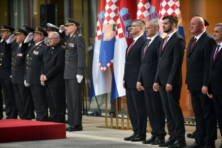 Zoran Milanović održao prijem za pripadnike HV-a: “Vojska neće biti na jedan kilometar od plaže na vrhuncu sezone”